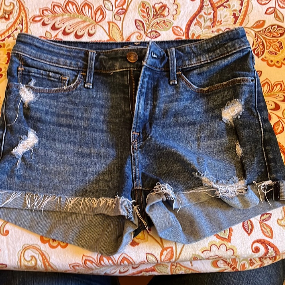 Like new Abercrombie & Fitch jean shorts.